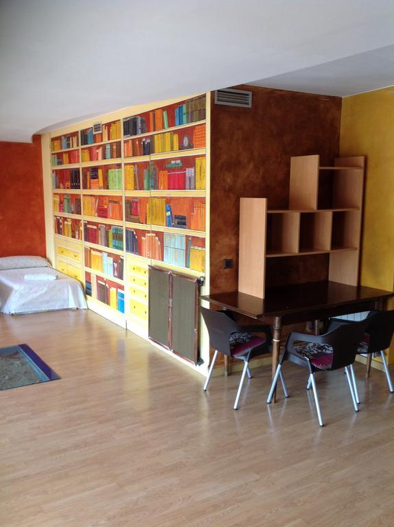 Hostel Alhambra Херона Екстериор снимка